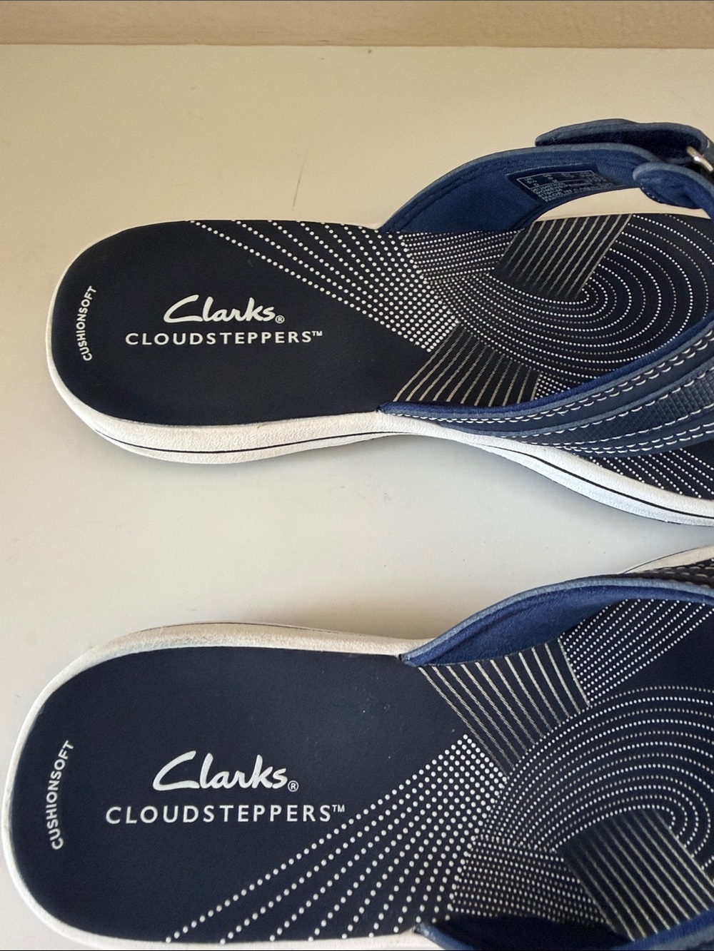 Clarks Navy Blue White-Trim Thong Sandals - Picture 6 of 10